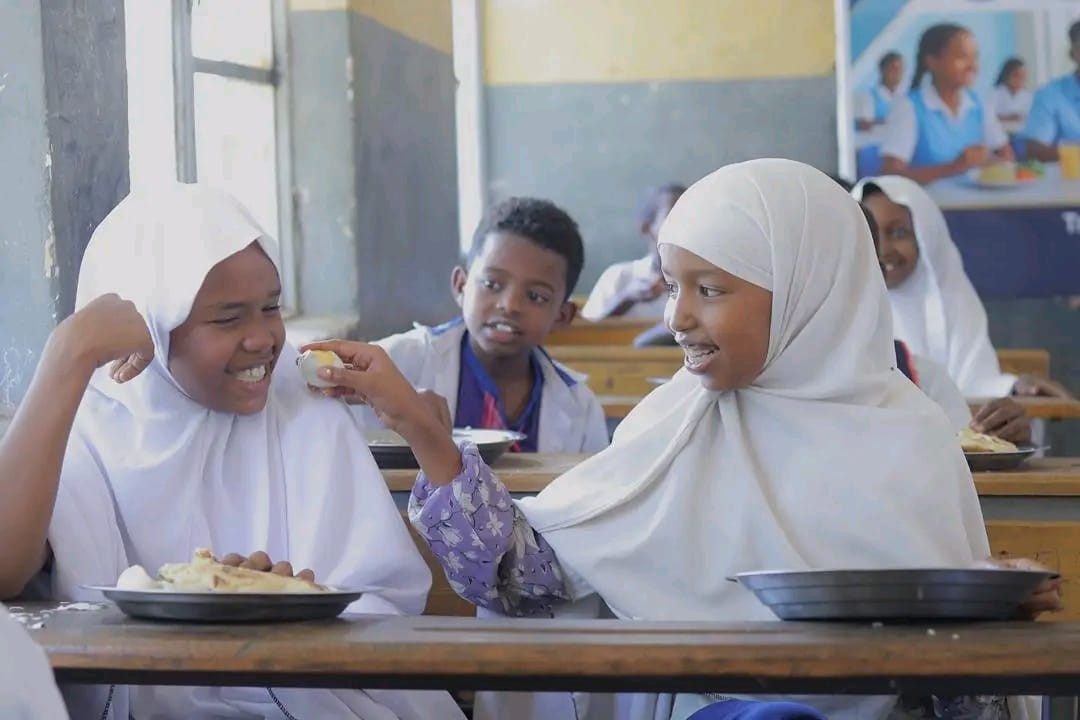 ESMI school visit with children